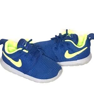Toddler boys Nike shoes 6c